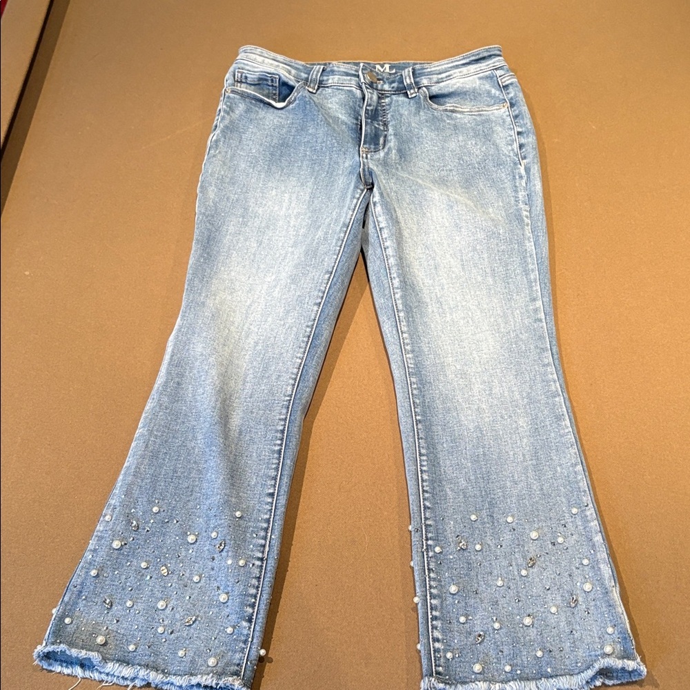 Melanie Lyne Capri jeans with embellishments